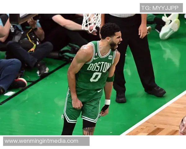 杰森塔图姆如何在NBA赛场上展现超凡实力与领导魅力