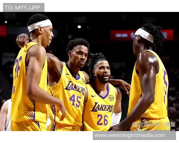 湖人对决鹈鹕精彩回顾11月1日比赛亮点与数据分析 湖人对决鹈鹕精彩回顾11月1日比赛亮点与数据分析